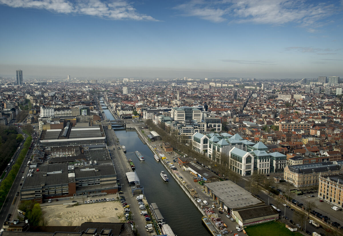 Uitzicht over het kanaal van Brussel (Akenkaai)