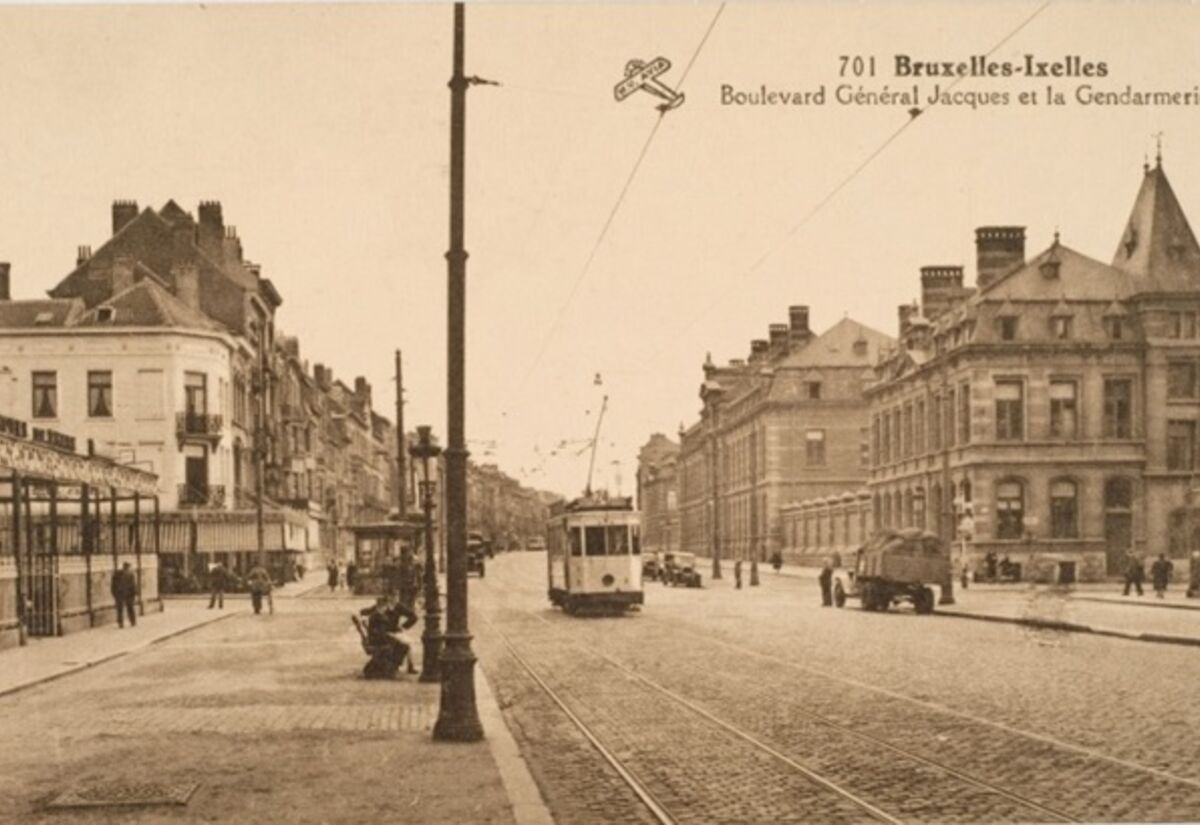 Zicht op de politiekazerne vanaf het station van Etterbeek (begin van de 20ste eeuw)