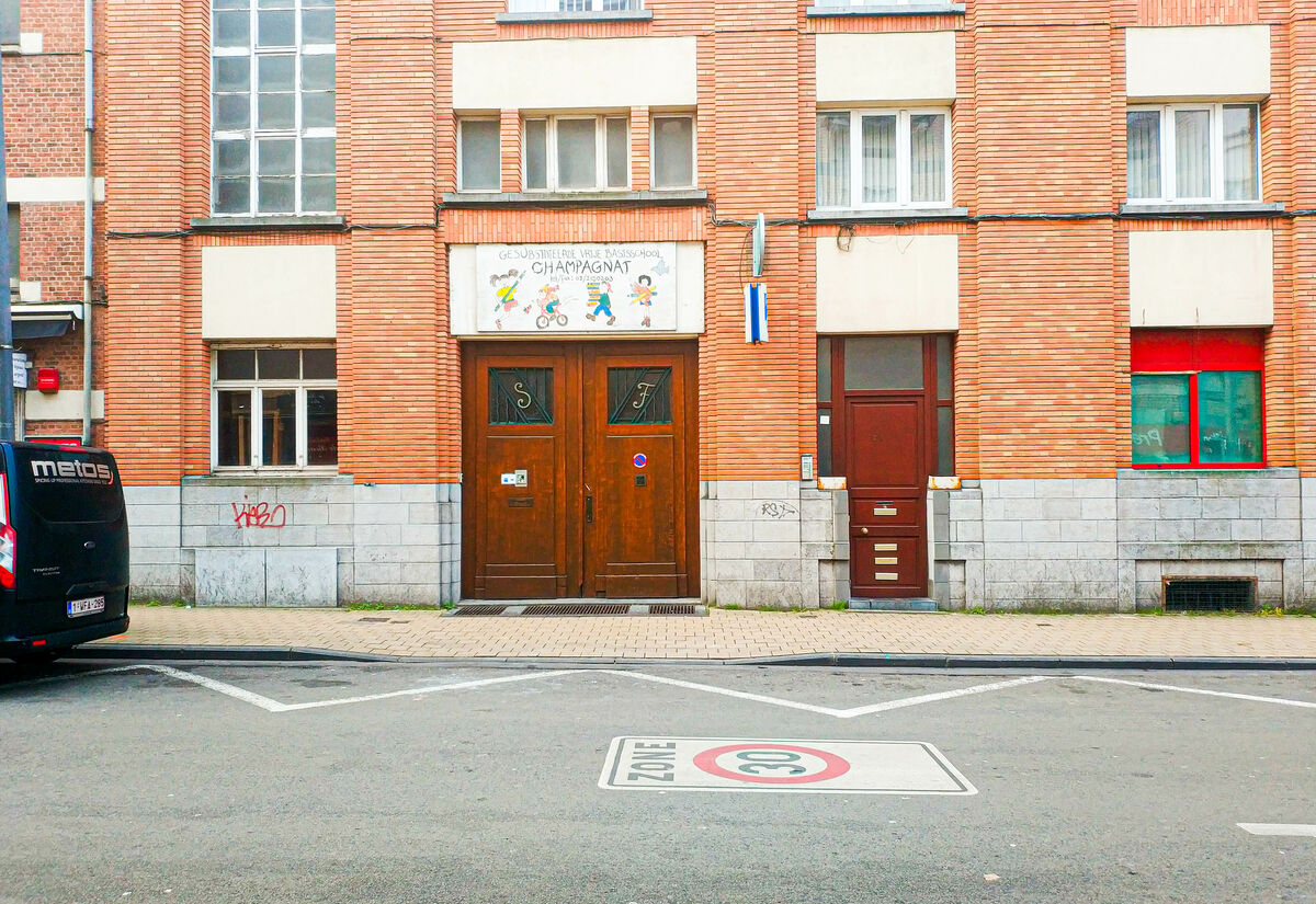 Ingang van de school Champagnat Richard Vandeveldestraat